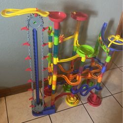 Marbel Run  $25.00 Pato Con Sonidos  $6.00