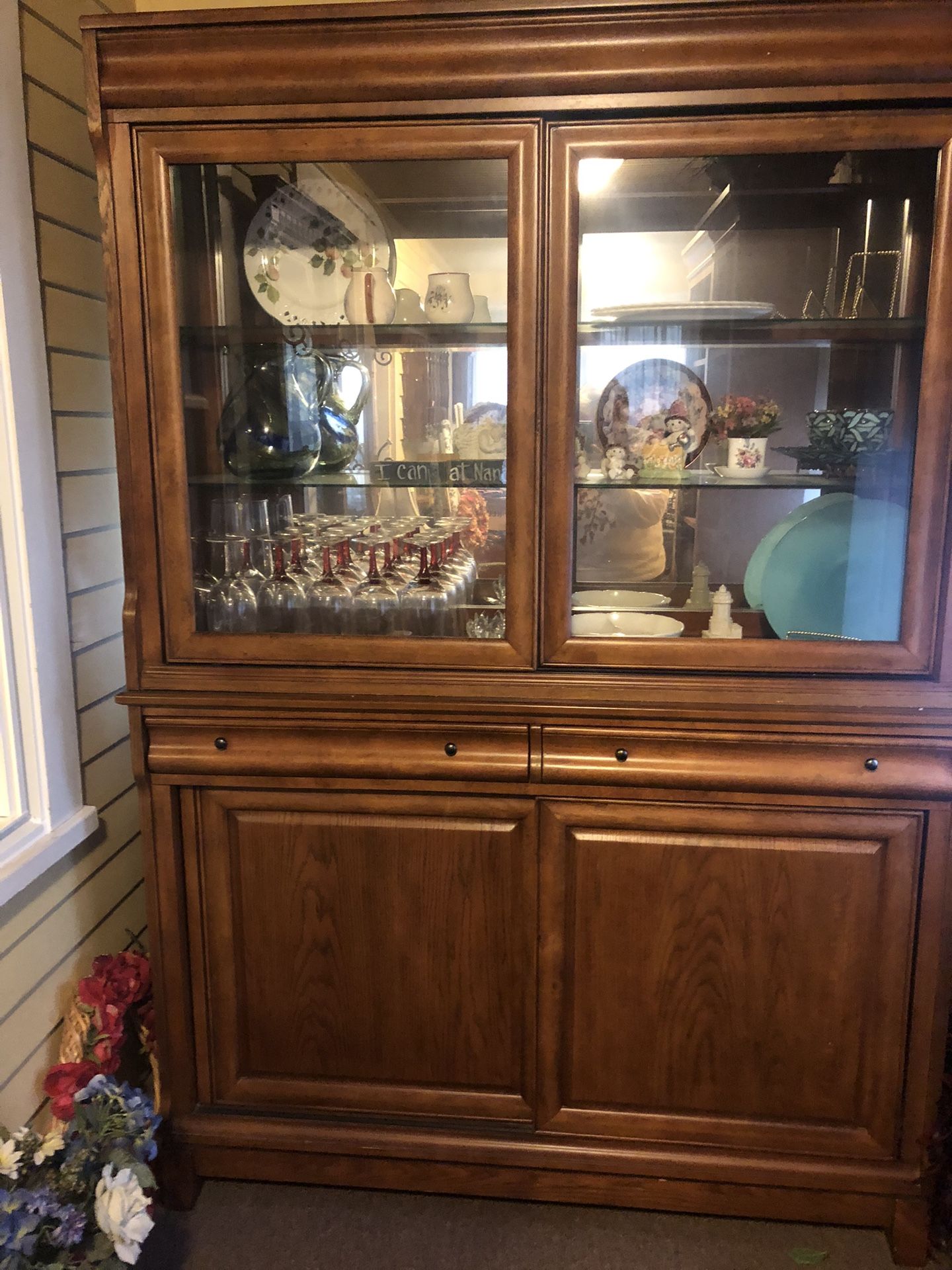 Hutch Medium Oak. Very Good Condition