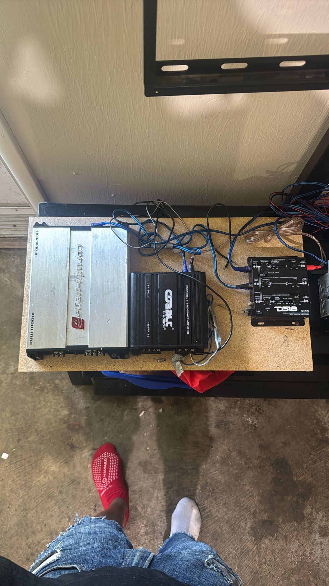 4 Speakers ,2 Amplifiers,1crossover