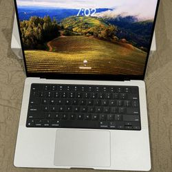 NEW 2024 MacBook Pro 14’ M3 Pro   / 18Gb /500 Ssd 1-Year Apple Warranty 2025