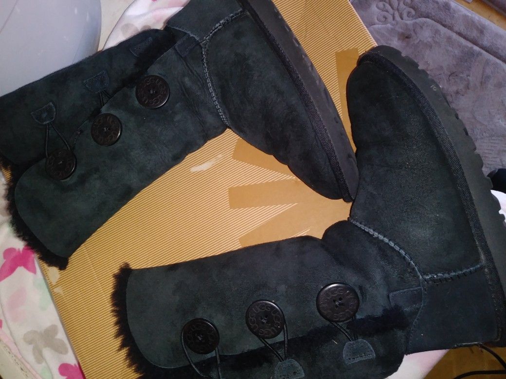 Uggs black color