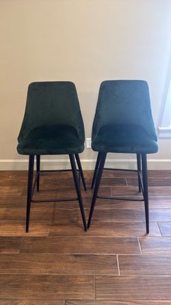 Set of 2 Green Velvet Tufted Bar Stools