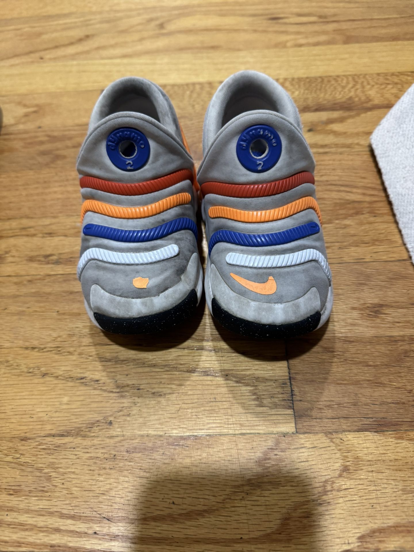 Nike Dynamo Kids Size 7