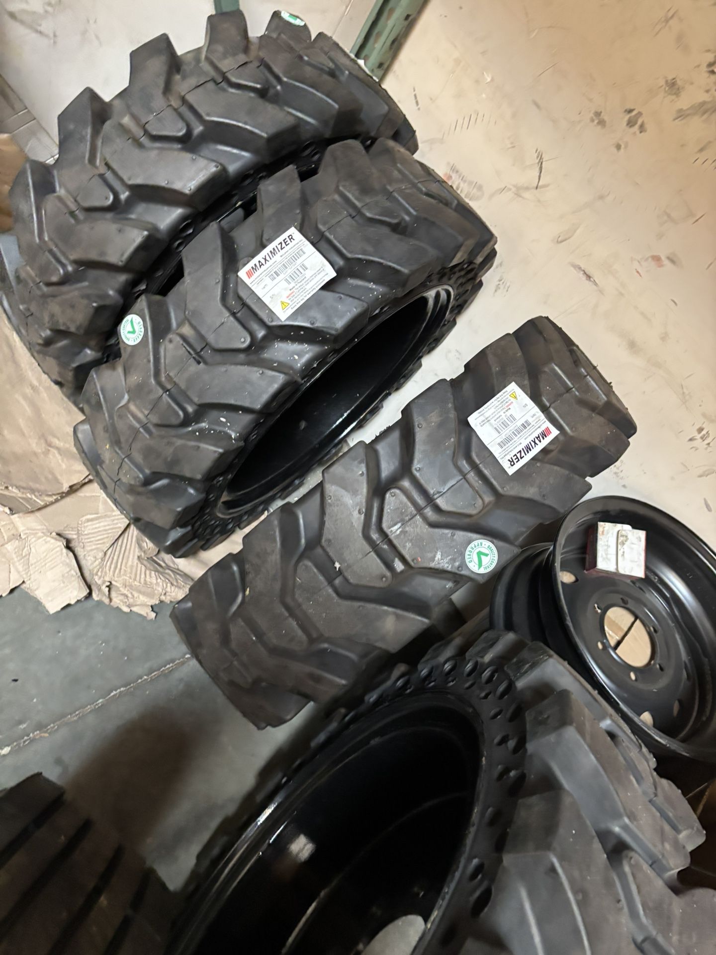 4 Bobcat Tires 30x10-20 Or 10x16.5 $2000