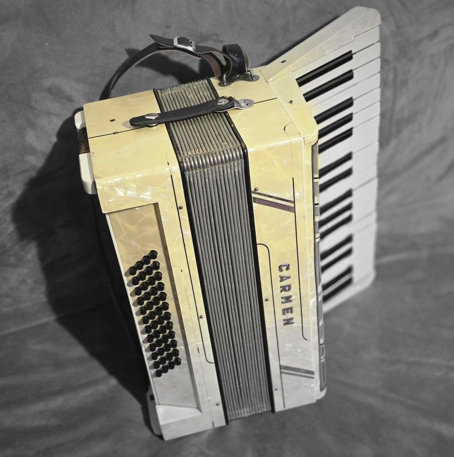 ACORDION HOHNER CARMEN HECHO EN ALEMANIA $299 OBO