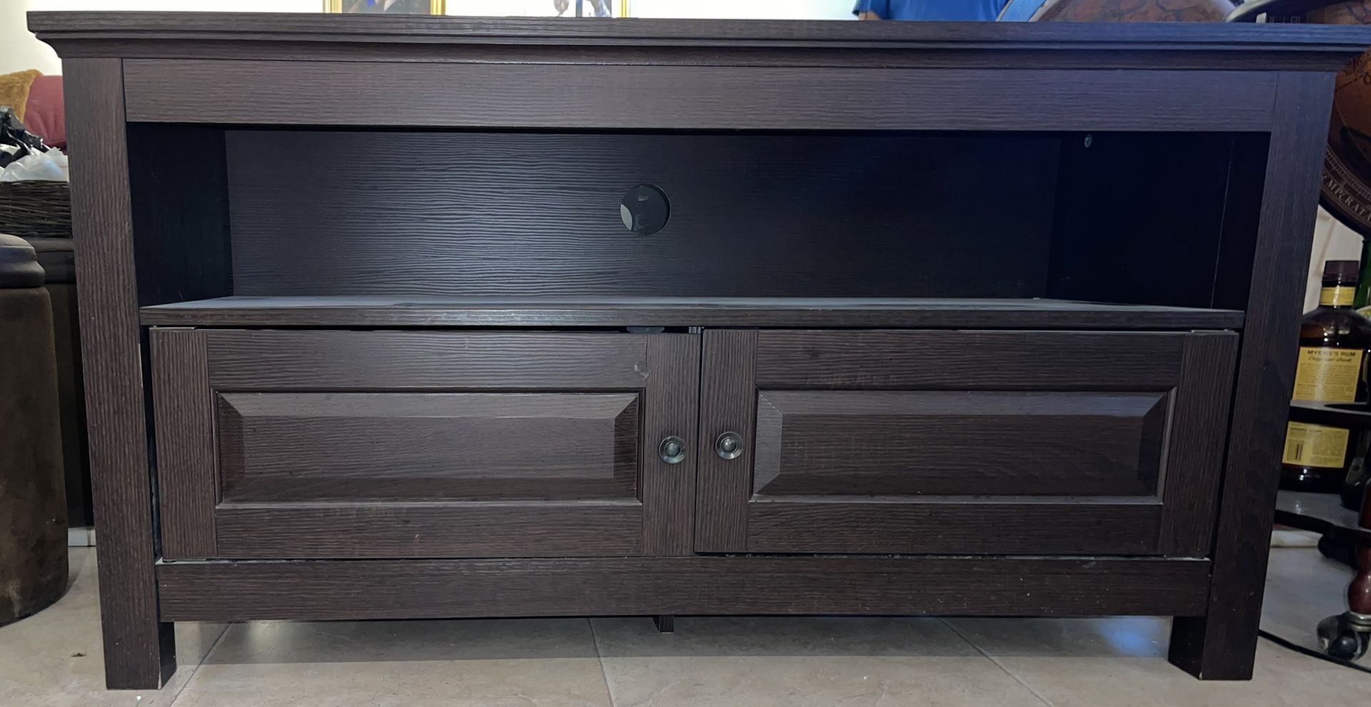 Brown Wood tv Stand