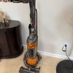 Dyson DC25 Multi Floor Ball Upright Vacuum Cleaner 