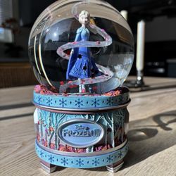 Disney Frozen II Musical  Snowglobe Limited Release Rare! Tested & Works Great