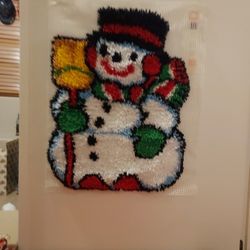 BEAUTIFUL SNOWMAN LATCH HOOK 