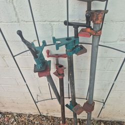 4 ‐3/4 inch pipe clamps