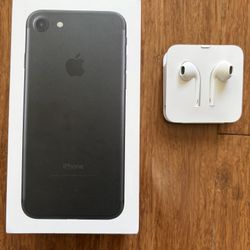 Apple Lightning Connector EarPods, Headphones NEW With Remote And Mic