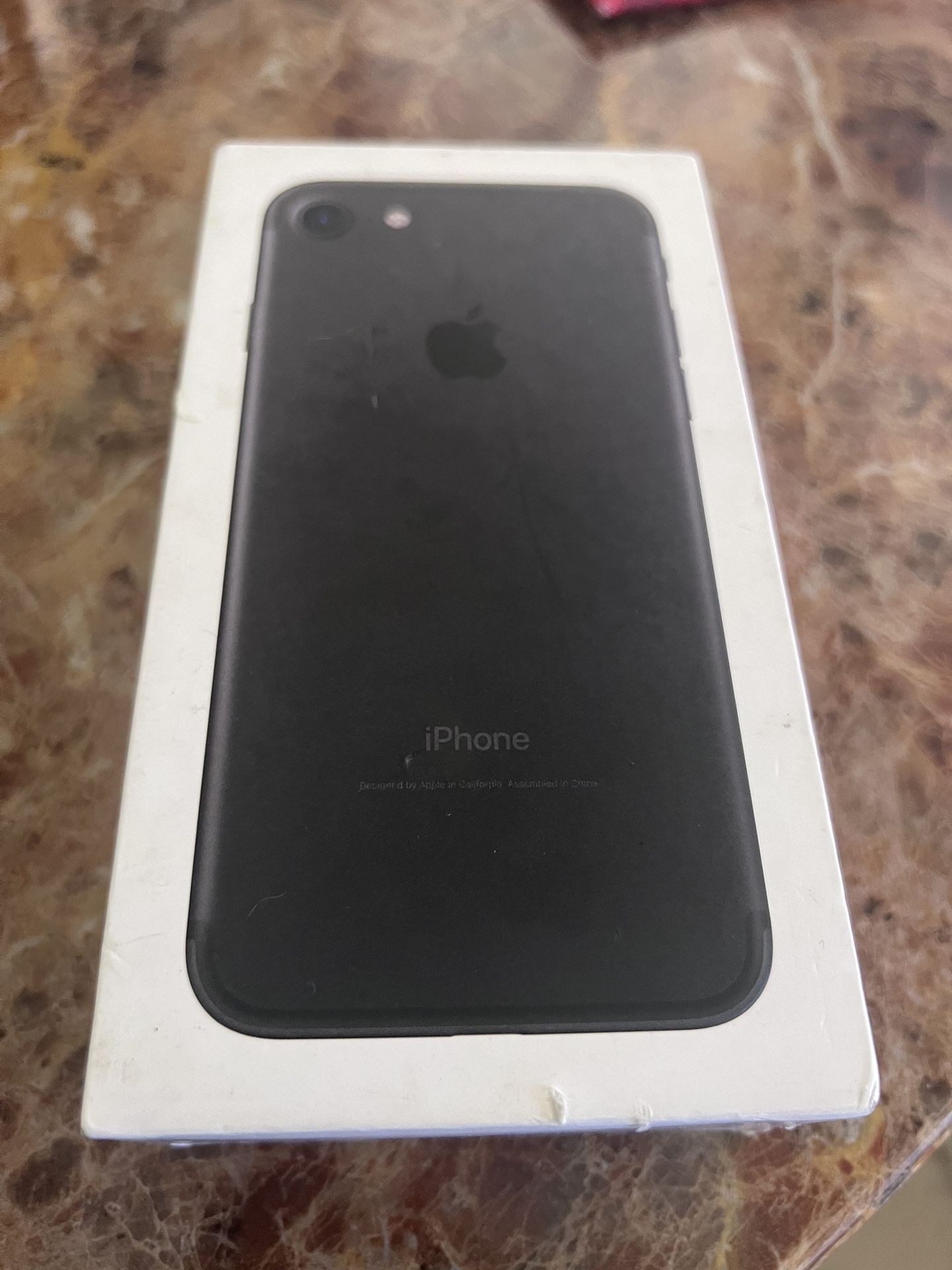 Iphone 7 Unlocked (Read Description)
