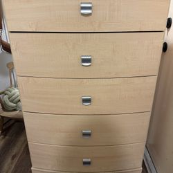 [FREE] 5 Drawer Dresser