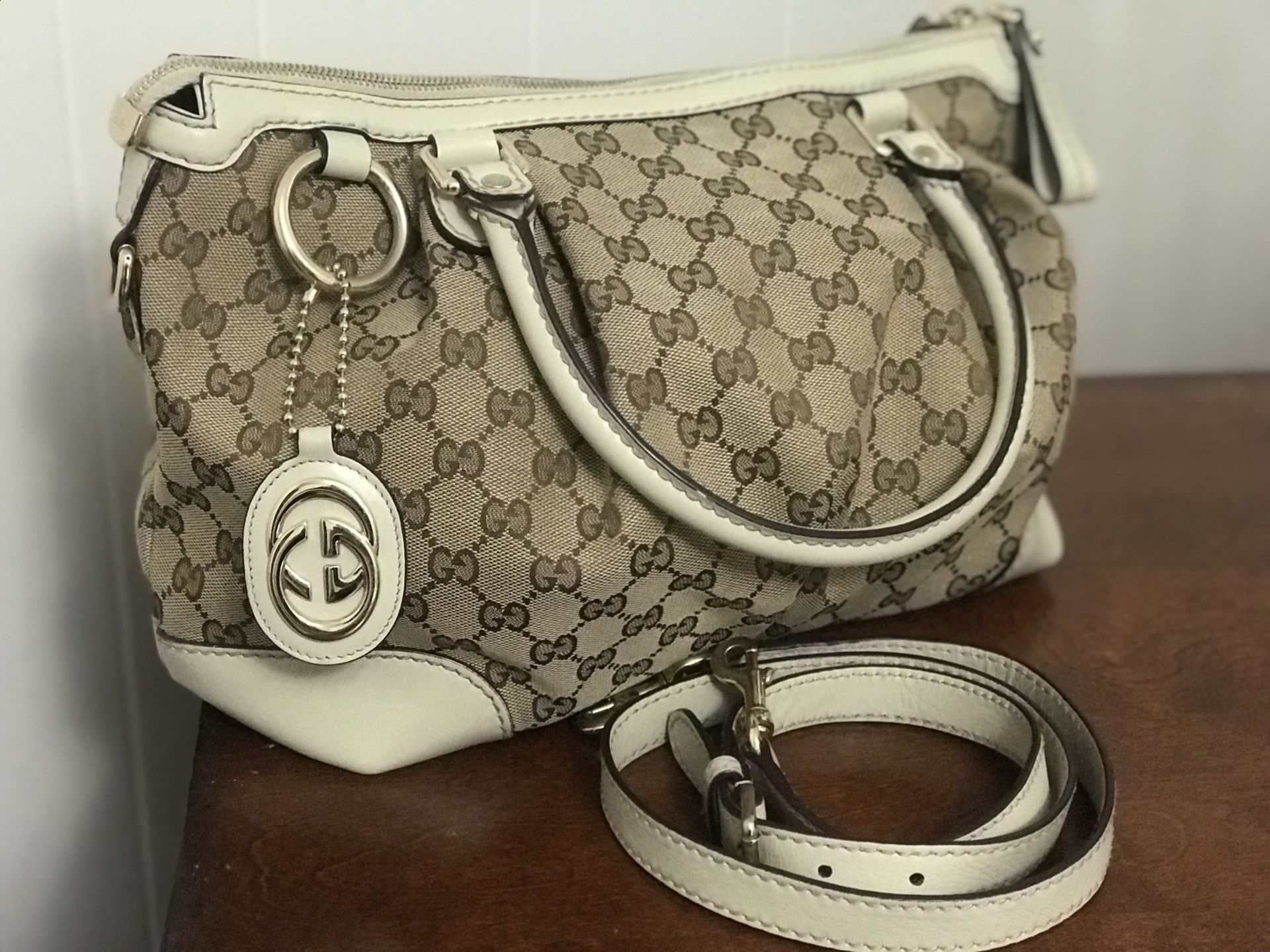 Gucci GG Monogram Sukey Handbag Ivory Canvas Leather Top Handle 2 Way Tote Bag
