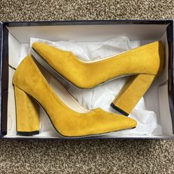 New in Box SHEIN Wide Width Women’s Gold Block Heel Pumps