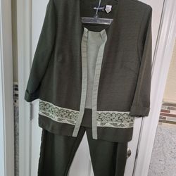 Sag Harbor Woman's Size 12 Deep Olive Green & Sage Green 2-piece Pant Suit