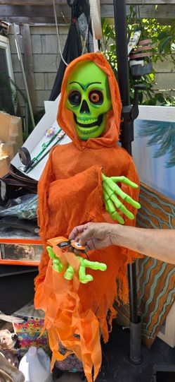 Halloween Hanging ghoul