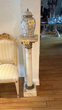 Moving sale / marbel pedestal