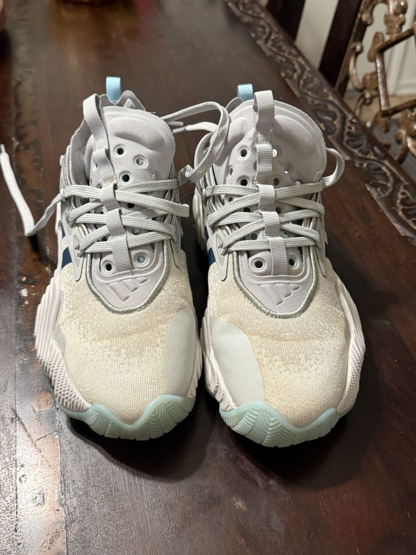 Adidas Trae Young 3 Basketball Shoes Mens 6.5 Grey Indoor Court Logo Sneaker Gym