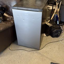 Hisense Mini Fridge 