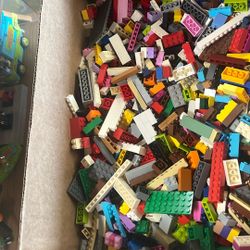 5 Pounds Of Lego Bricks 