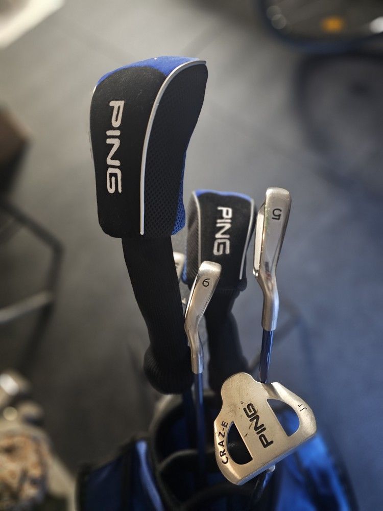 Junior Golf Clubs Starter Set with Golf Bag (Ping Moxie)