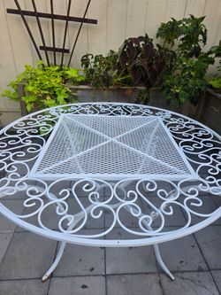 Victorian Style White Wrought Iron Round Patio Table