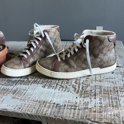 coach size 10.5 mens $60