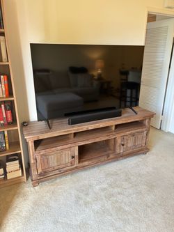 TV stand (70 inch)