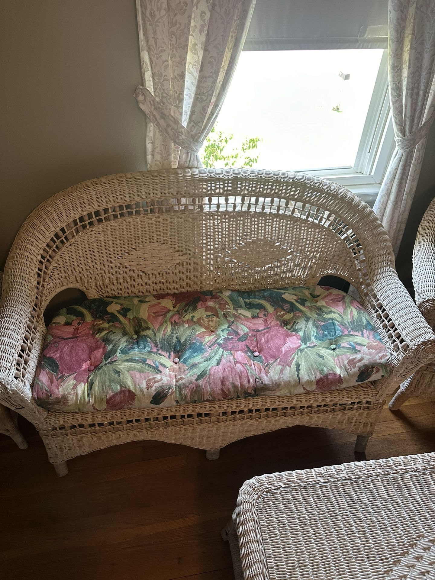 White Wicker Furniture