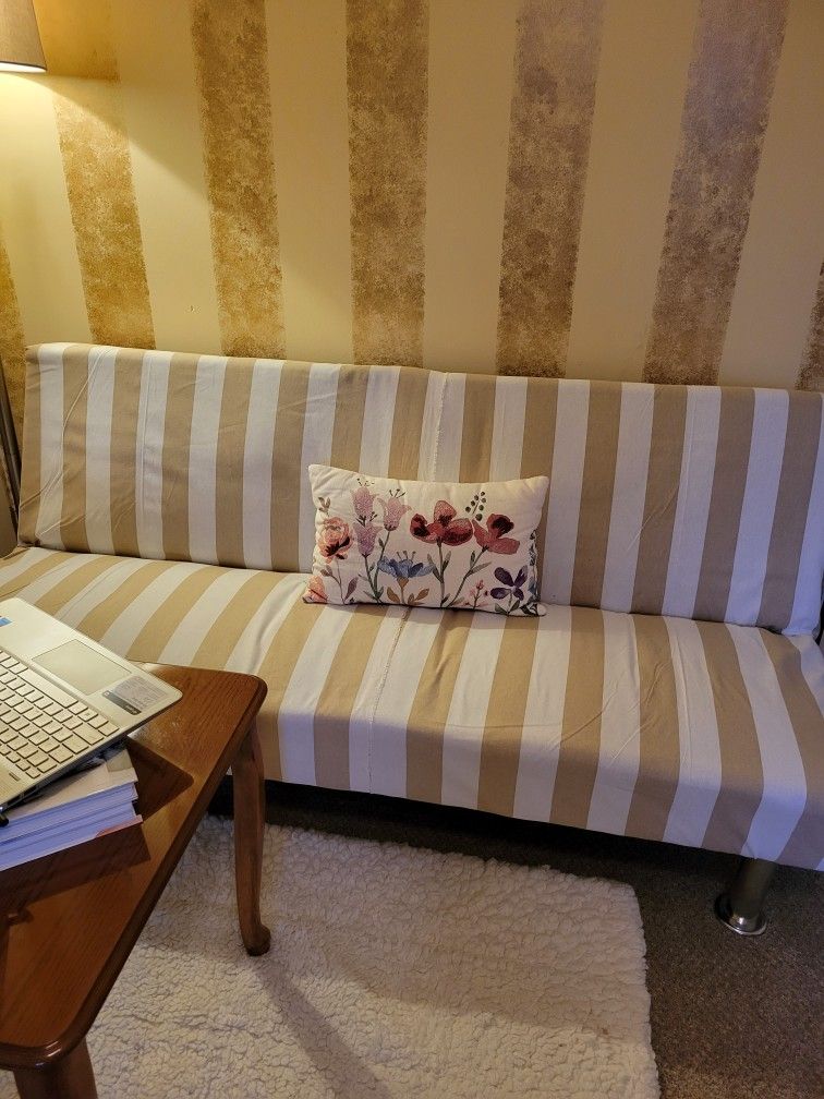 Futon, Small Bed