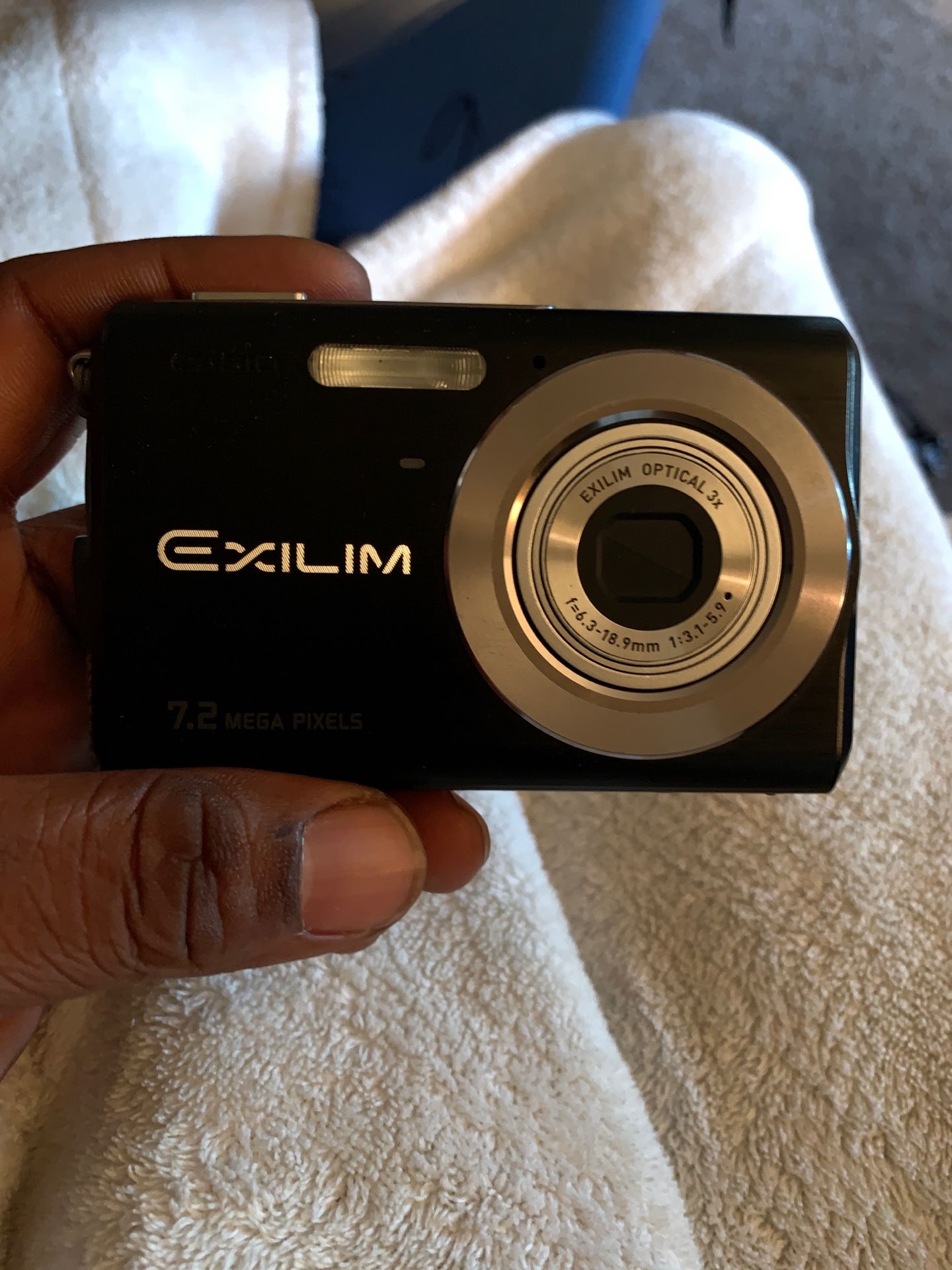 Exilim 7.2 mega pixels digital camera EX-270