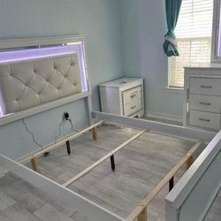 Master Suite Bedroom Furniture 💛 Queen Size Bed Frame 🪟 All Size Bed Available ⭐$39 Down Payment with Financing ⭐ 90 Days same as cash