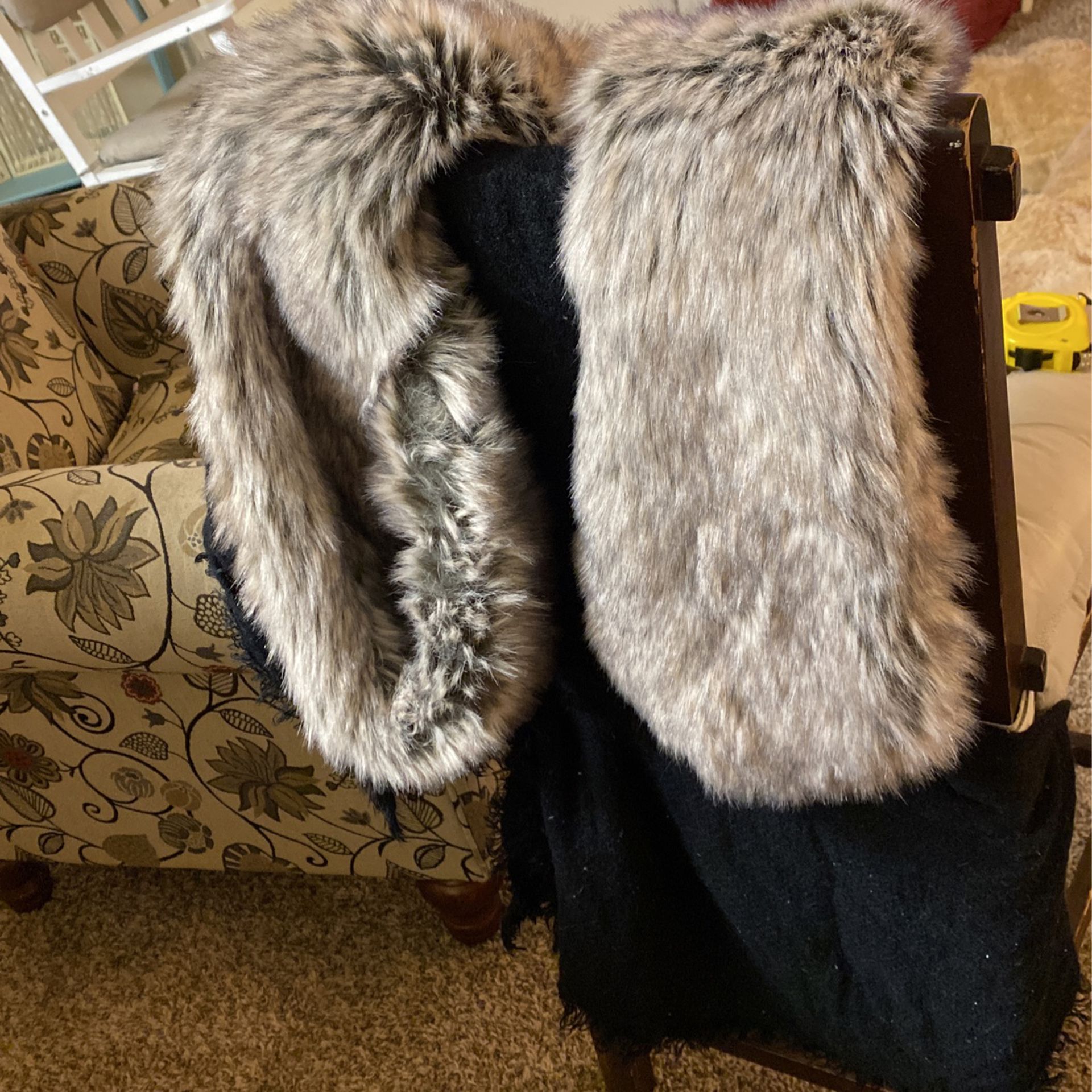 Faux, Fur Wrap, It Has A Section To Place The End Of The Wrap To Keep It Firm