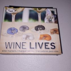 New
New set of Fred Wine Lives markers. Has 6 silicone cat-shaped charms.