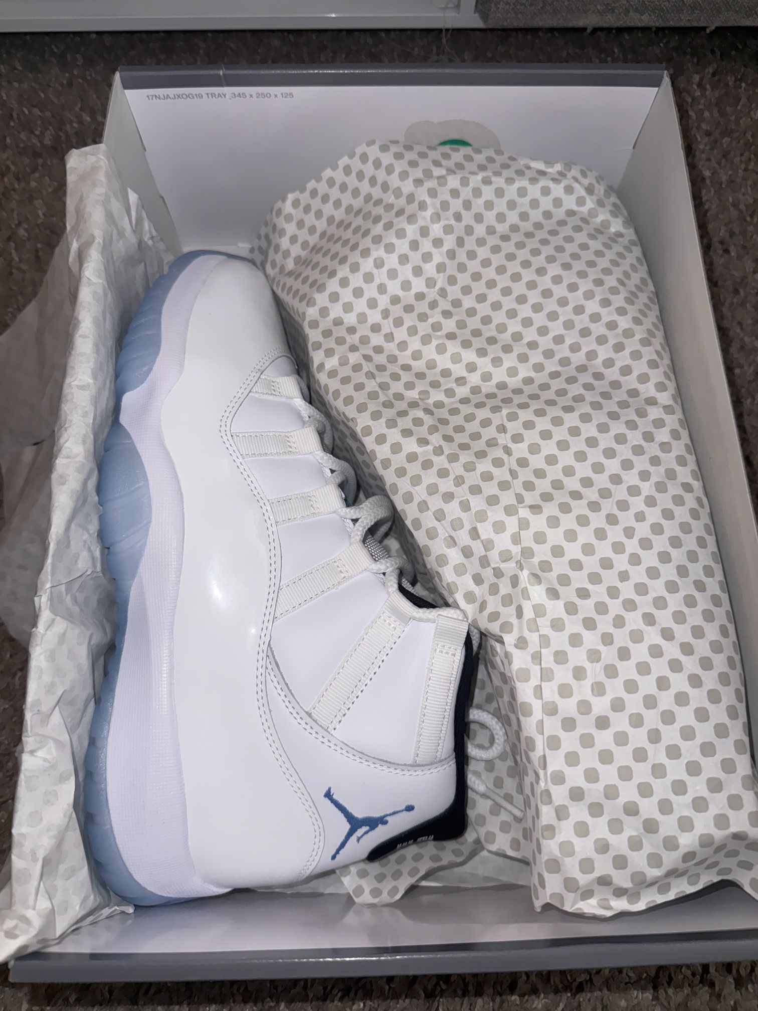 Air Jordan 11 Legend Blue