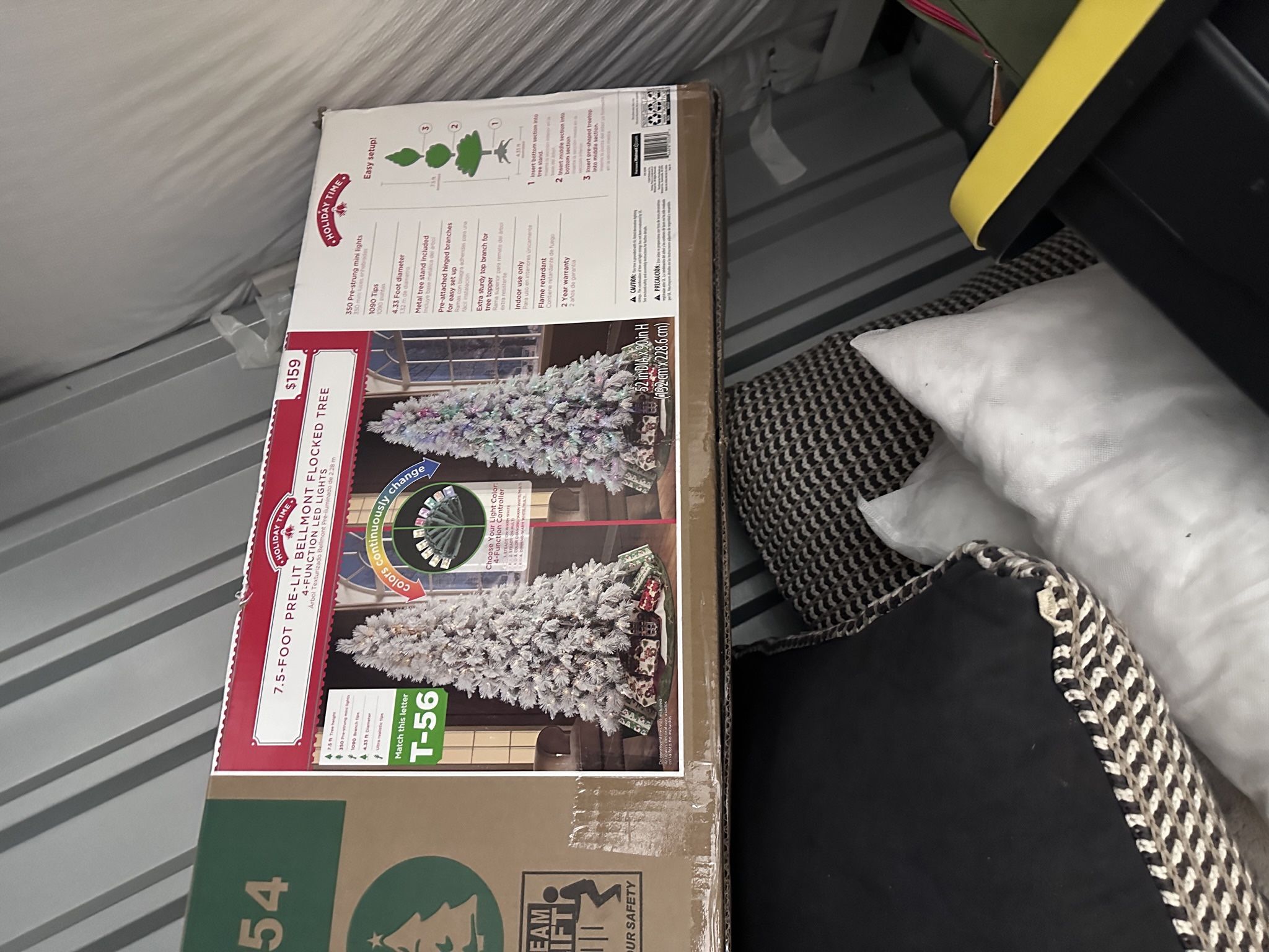 White Flocked 7.5 Prelit Christmas Tree for Sale in Woodinville, WA