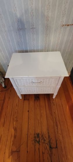 NIGHT Stand White 