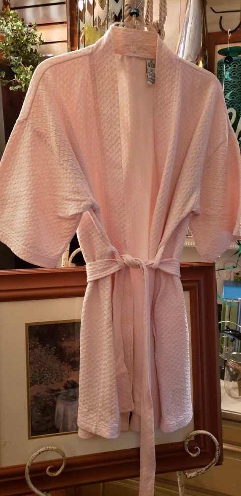 Pink robe with belt size medis salt size medium