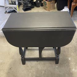 Small foldable table