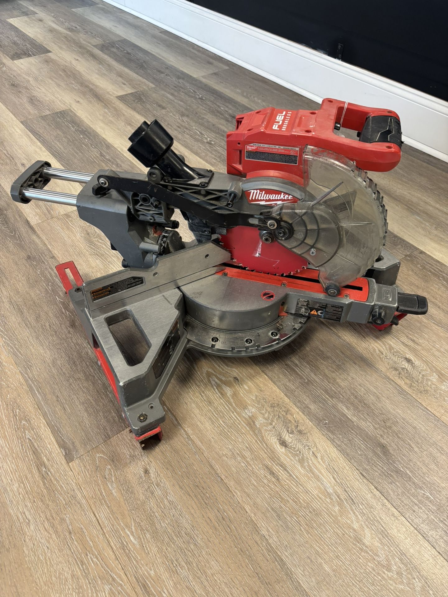 Milwaukee 7 1/4” Compound Miter Saw