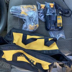 Dewalt Drill Drive Kit 3/8 12v New 