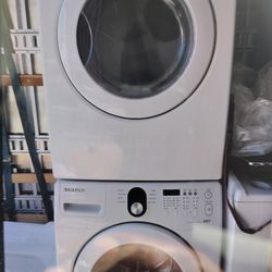 Washer and dryer stackable