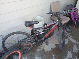 Hyper Mountain Bike Black and Red