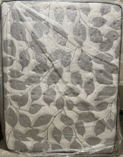 Sealy Posturepedic Queen Mattress. (Open Box)