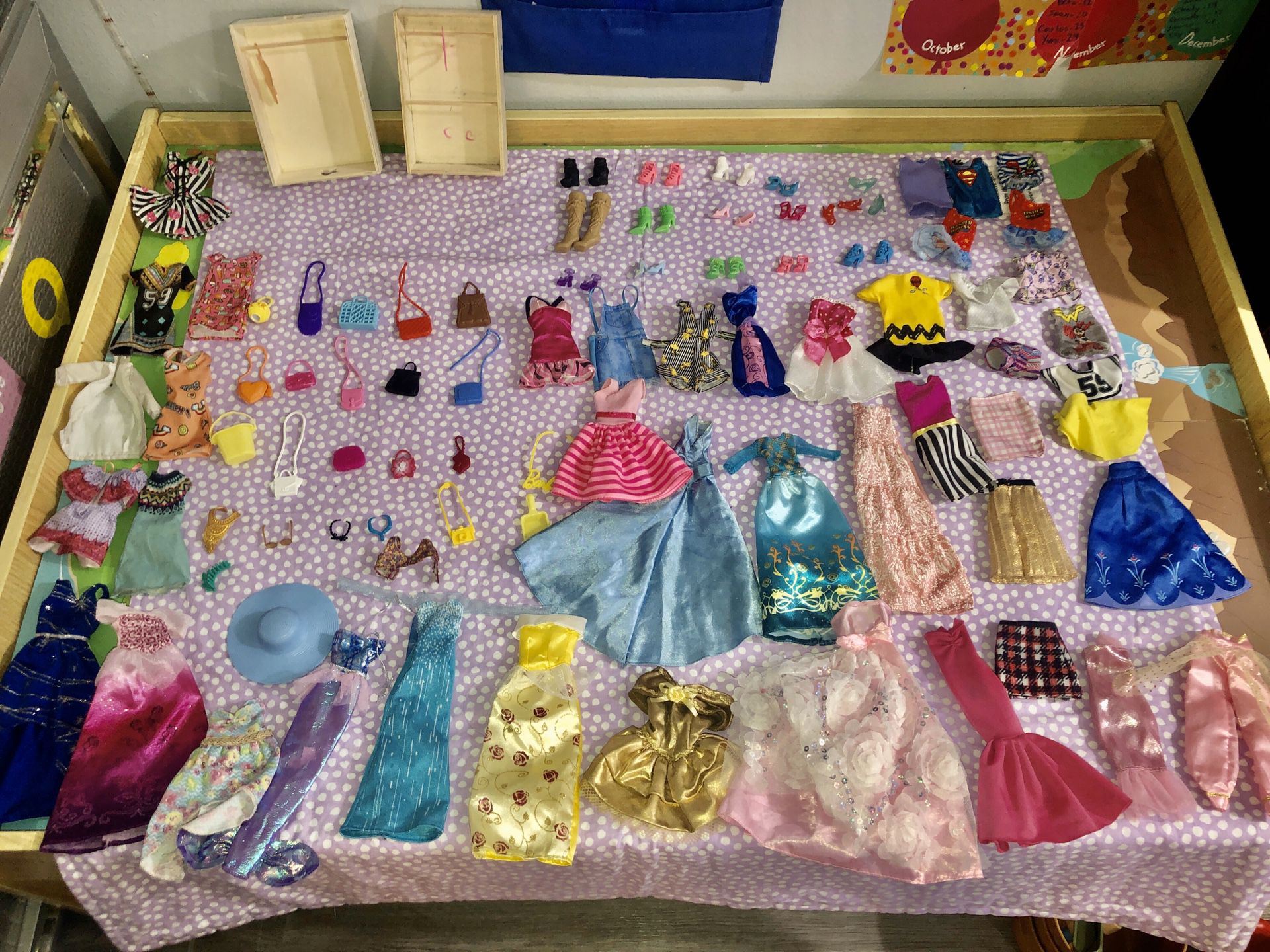 Barbie lot clothes, shoes and accessories