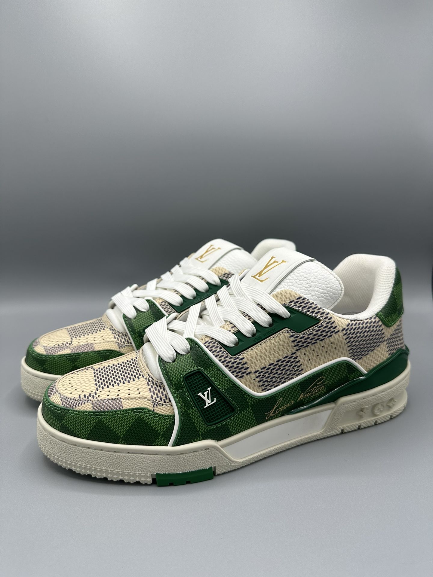 Louis Vuitton Trainer Low White Green (Size: 6 ) Text me if you’re interested 🚨✅