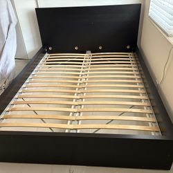 Queen Bed For Sell’