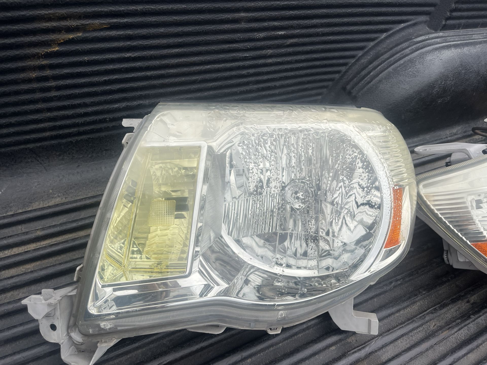 2006-2011 Toyota Tacoma Headlights
