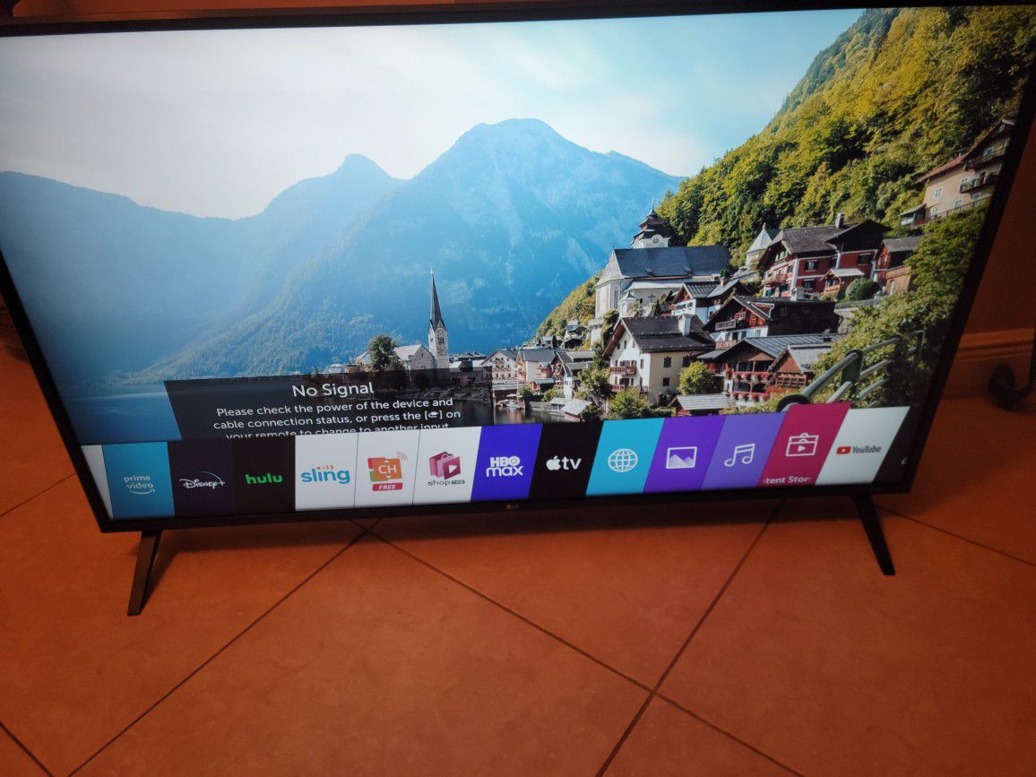 55" LG 4k UHD SMART WebOS.  2019 Model . Screencast to NETFLIX YouTube Amazon Hulu Disney.  With Remote andstand. Excellent Condition 